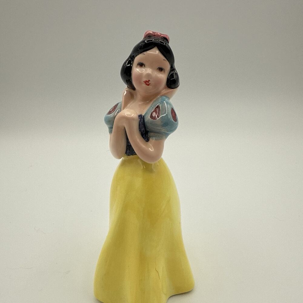 Vintage Disney Snow White Ceramic/Porcelain Figurine Malaysia